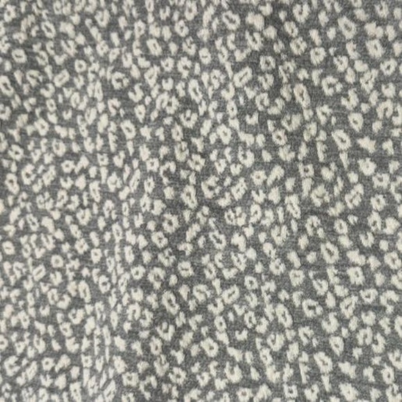 Ann Taylor LOFT Women's Petite Gray Leopard Patterned Pencil Skirt Size XXS - Picture 2 of 4